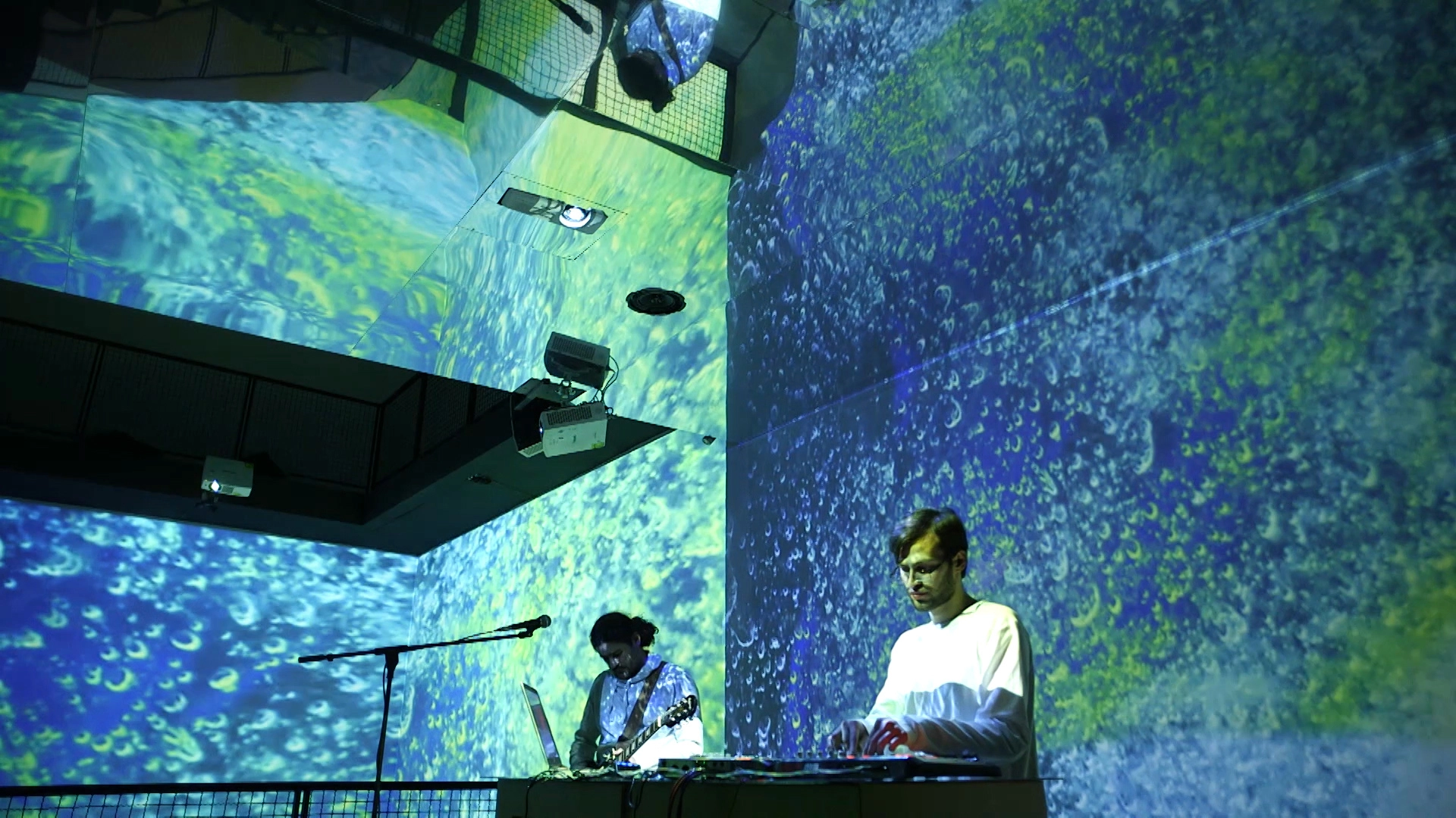 Interactive visual show created using tracking cameras for Ambavi performance, Holoseum