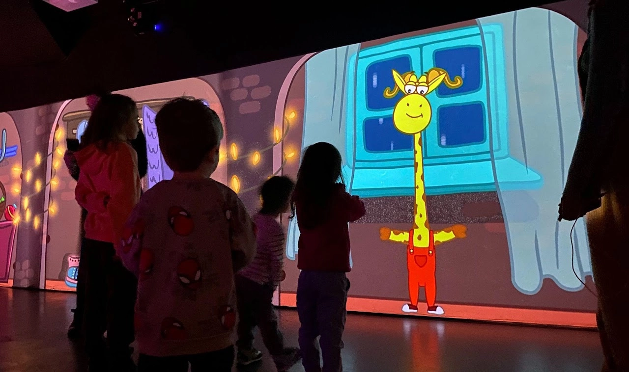 Giraffe Joze digital educational show New Year's adventure at Holoseum, Tbilisi