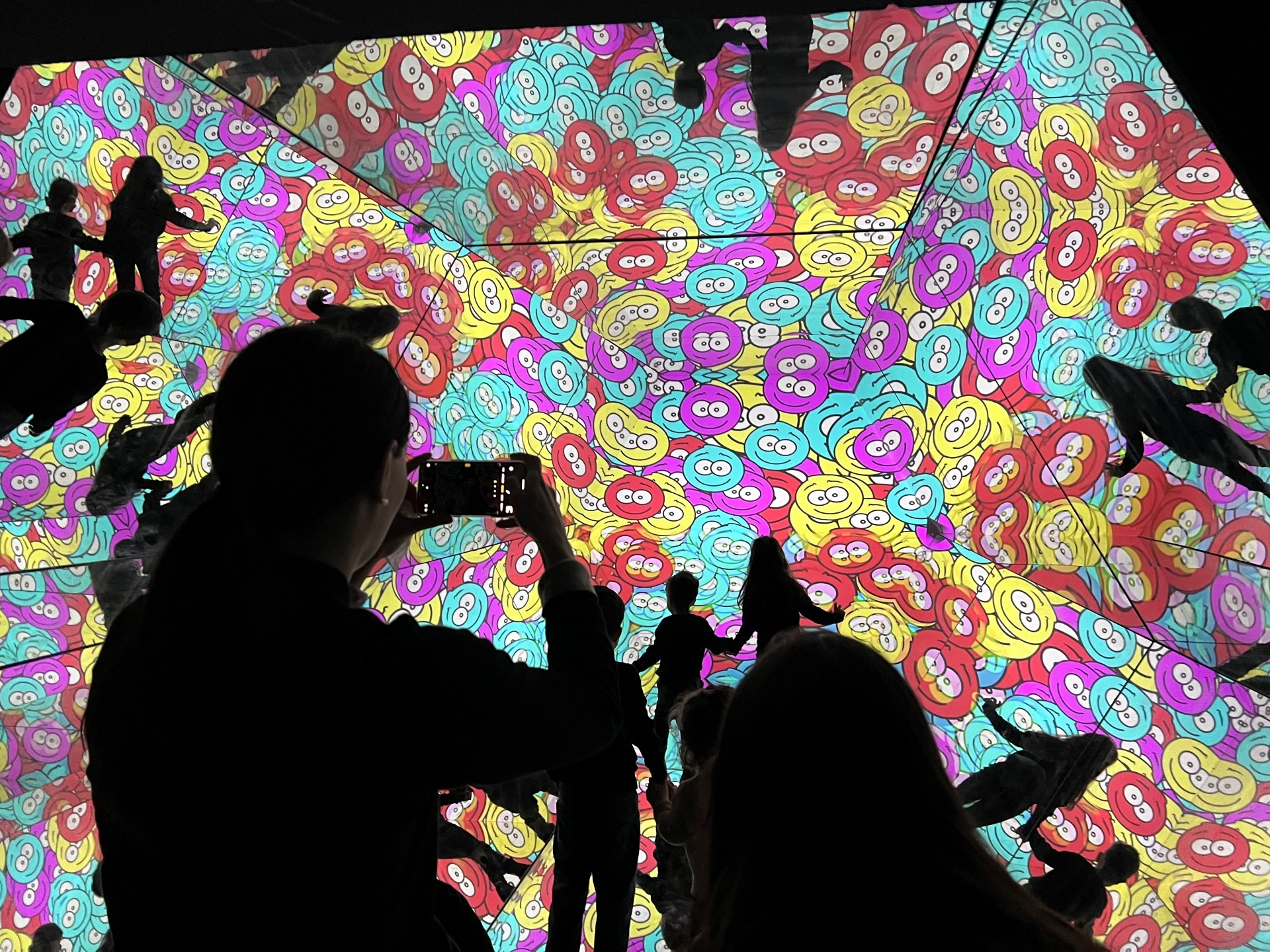 Interactive instalation in kaleidoscope for Giraffe Jozes audio visual show by Ambavi Creators at Holoseum, Tbilisi