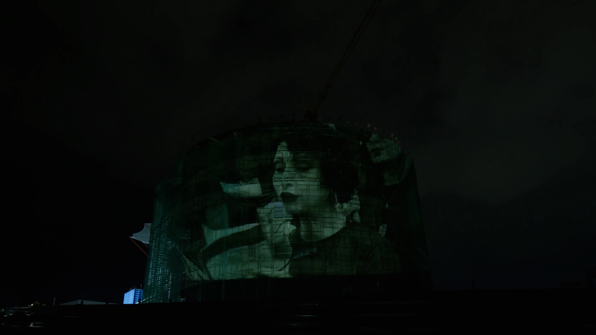 The projection on the construction safety netting